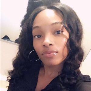 Meet your Posher, Sakara